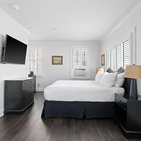 The Streetcar Historic Hotel *