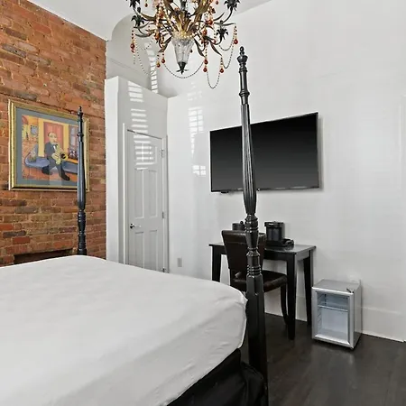 The Streetcar Historic Hotel