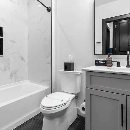 Hotel Exposed Bricks Cypress Beams Downtown 2br W Queen Sleeper Sofa Near Superdome And Parade *