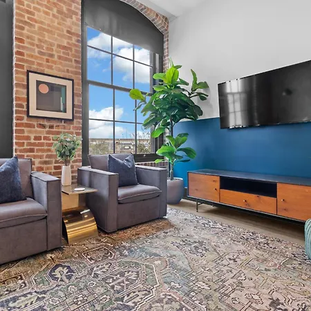 Exposed Bricks Cypress Beams Downtown 2br W Queen Sleeper Sofa Near Superdome And Parade *