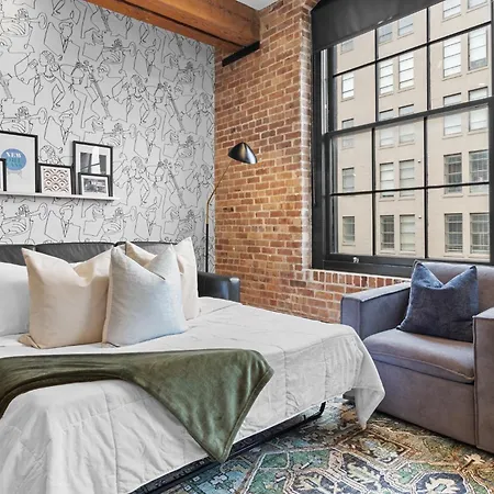 Hotel Exposed Bricks Cypress Beams Downtown 2br W Queen Sleeper Sofa Near Superdome And Parade