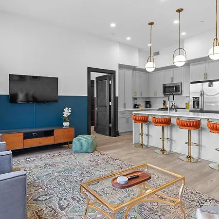 Exposed Bricks Cypress Beams Downtown 2br W Queen Sleeper Sofa Near Superdome And Parade Hotel