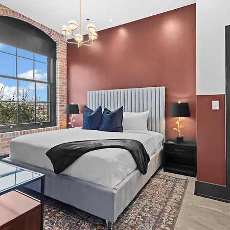 Exposed Bricks Cypress Beams Downtown 2br W Queen Sleeper Sofa Near Superdome And Parade Hotel