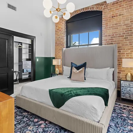 Hotel Downtown 2br Queen Sleeper Sofa Near Superdome And Parade Route New Orleans