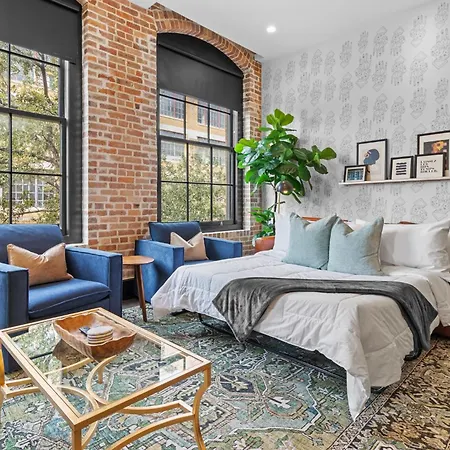 Downtown 2br Queen Sleeper Sofa Near Superdome And Parade Route