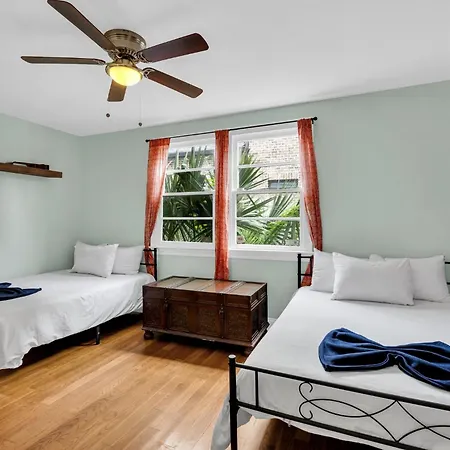 Lakeview Retreat W Neon Accents New Orleans