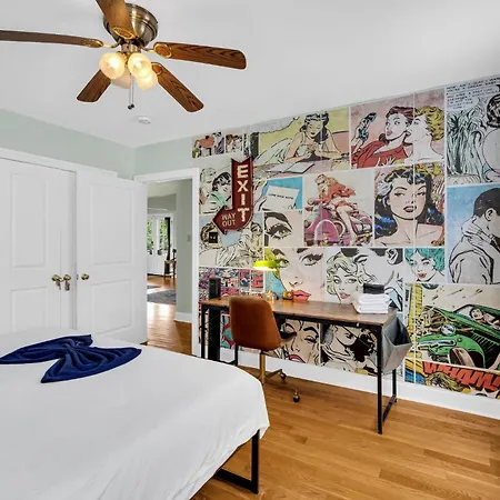 Lakeview Retreat W Neon Accents Holiday home New Orleans