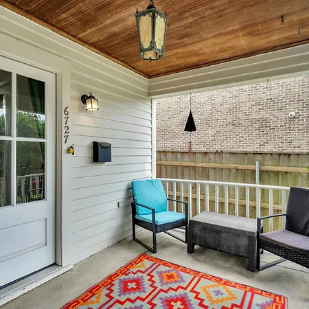 Lakeview Retreat W Neon Accents New Orleans