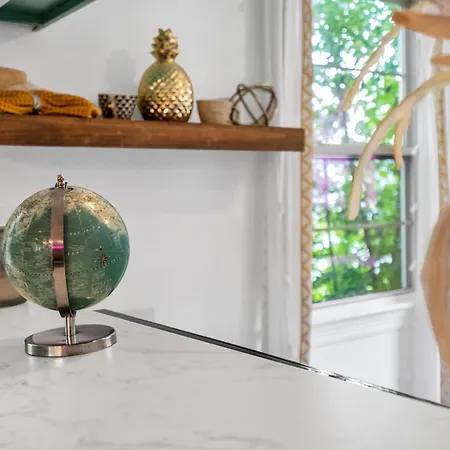 Holiday home Lakeview Retreat W Neon Accents