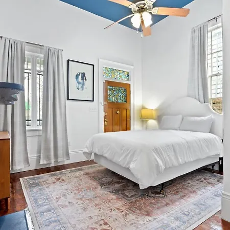 Game & Patio - Walk To French Quarter Holiday home *