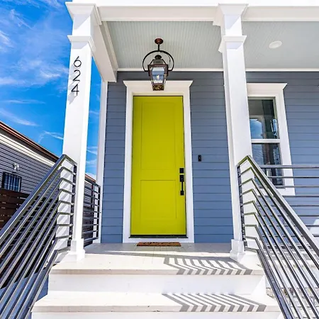Holiday home Mid-city Retreat W Superdome Views & Balcony *