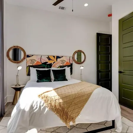 Mid-city Retreat W Superdome Views & Balcony *