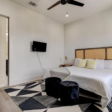 Mid-city Retreat W Superdome Views & Balcony Holiday home *