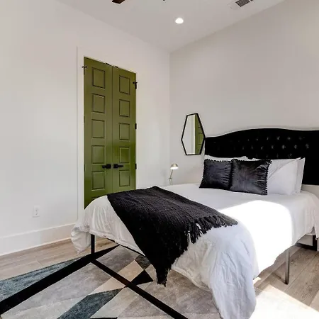 Holiday home Mid-city Retreat W Superdome Views & Balcony New Orleans