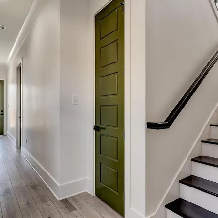 Holiday home Mid-city Retreat W Superdome Views & Balcony