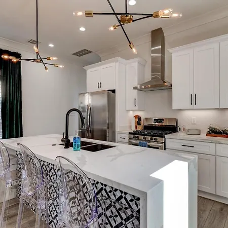 Mid-city Retreat W Superdome Views & Balcony Holiday home New Orleans