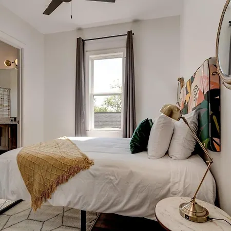 Mid-city Retreat W Superdome Views & Balcony Holiday home New Orleans