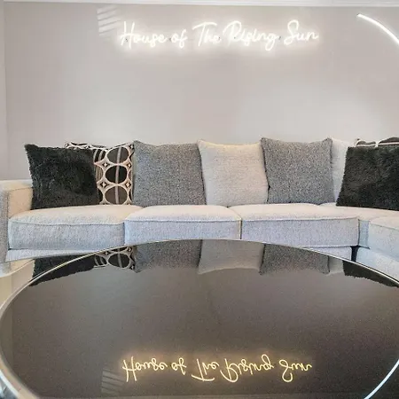 Spacious 3br W Fenced Backyard *