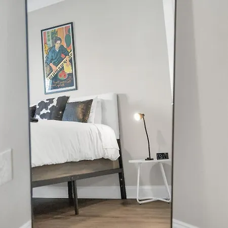 Spacious 3br W Fenced Backyard Holiday home