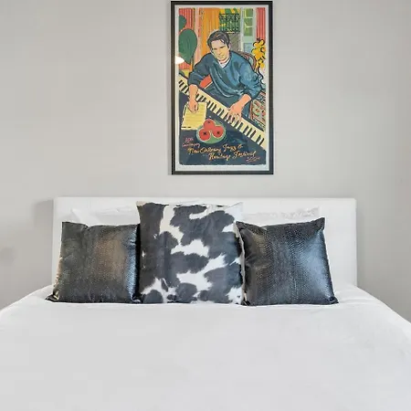 Holiday home Spacious 3br W Fenced Backyard *