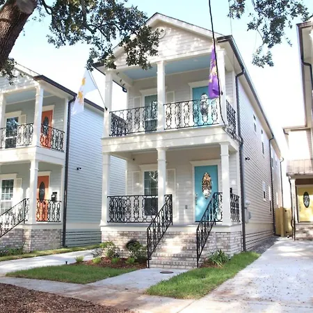 Spacious 3br W Fenced Backyard New Orleans