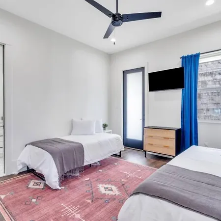 Spacious 5br W Fire Pit, Balcony & Backyard Oasis New Orleans