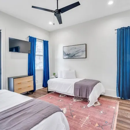 Spacious 5br W Fire Pit, Balcony & Backyard Oasis * New Orleans