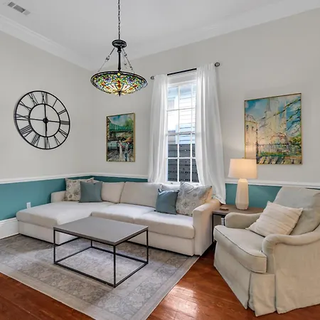 Game & Patio - Walk To French Quarter Holiday home *