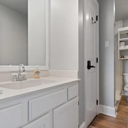 Sunny Retreat W Balcony Steps From French Quarter New Orleans