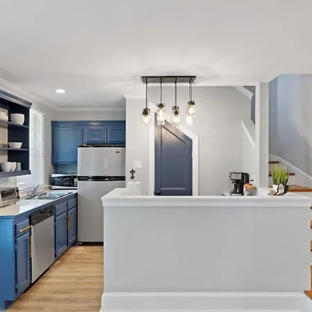 Holiday home Sunny Retreat W Balcony Steps From French Quarter