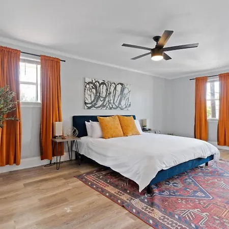 Sunny Retreat W Balcony Steps From French Quarter * New Orleans