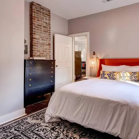 Holiday home Uptown Retreat - 3br & Chef's Kitchen *