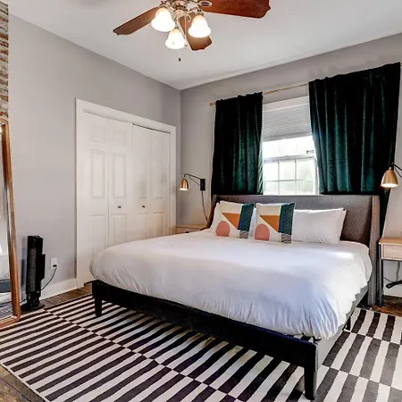 Uptown Retreat - 3br & Chef's Kitchen Holiday home *