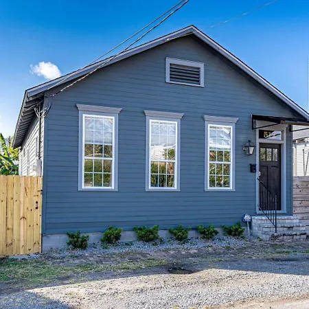 Holiday home Uptown Retreat - 3br & Chef's Kitchen