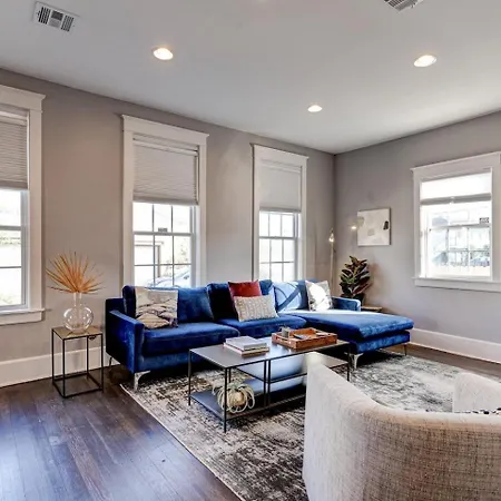 Holiday home Uptown Retreat - 3br & Chef's Kitchen *