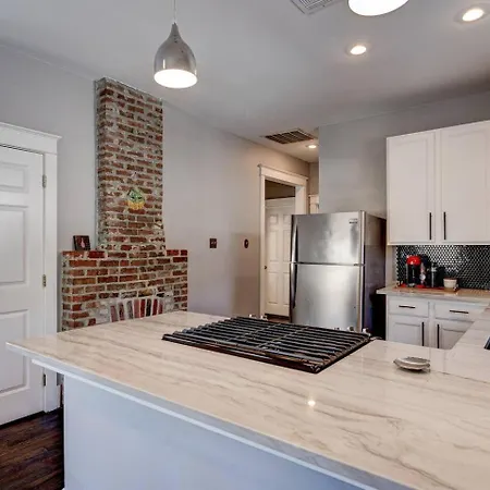 Uptown Retreat - 3br & Chef's Kitchen Holiday home