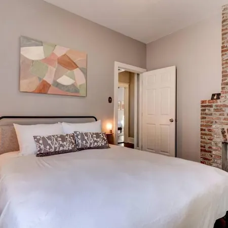 Holiday home Uptown Retreat - 3br & Chef's Kitchen *