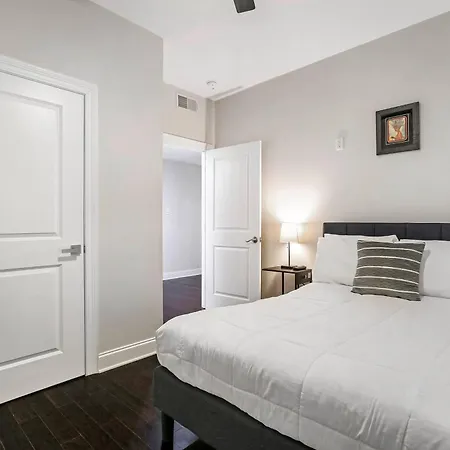Luxury 3-bedroom Oasis With Open Living Space & Designer Touches Bed & Breakfast New Orleans