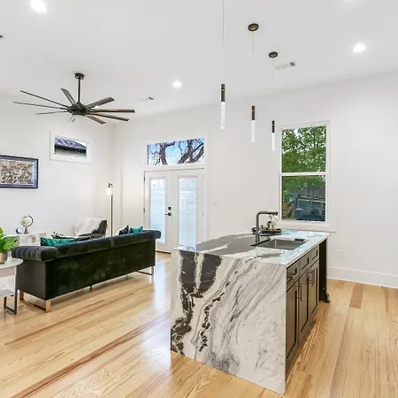 The Royal Haus Nola 3 Bed Beauty