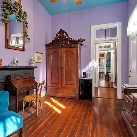 Bright Retreat W Private Balcony & Garden Views