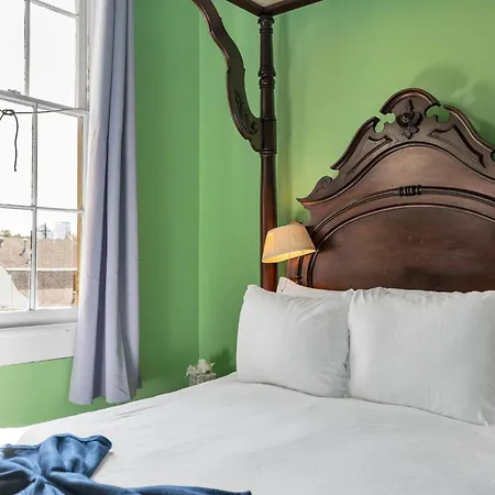 Bed & Breakfast Bright Retreat W Private Balcony & Garden Views 3*