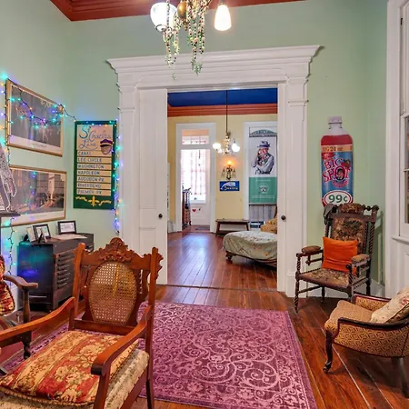 Bed & Breakfast Bright Retreat W Private Balcony & Garden Views