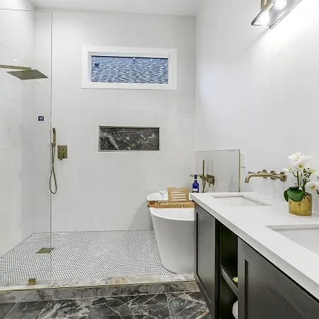 The Royal Haus Nola 3 Bed Beauty Holiday home