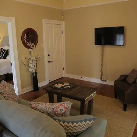 Apartment 2 Bedroom On Ursulines Avenue,n.orleans