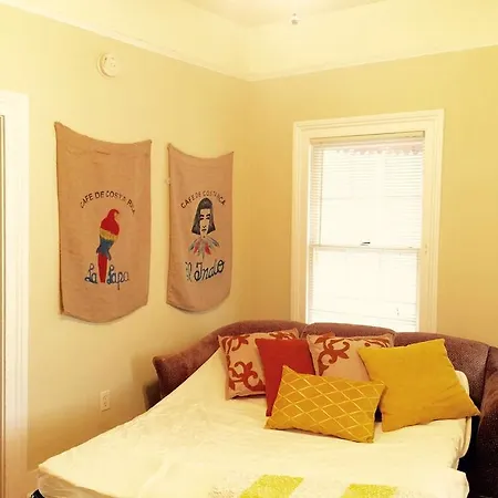 2 Bedroom On Ursulines Avenue,n.orleans Apartment