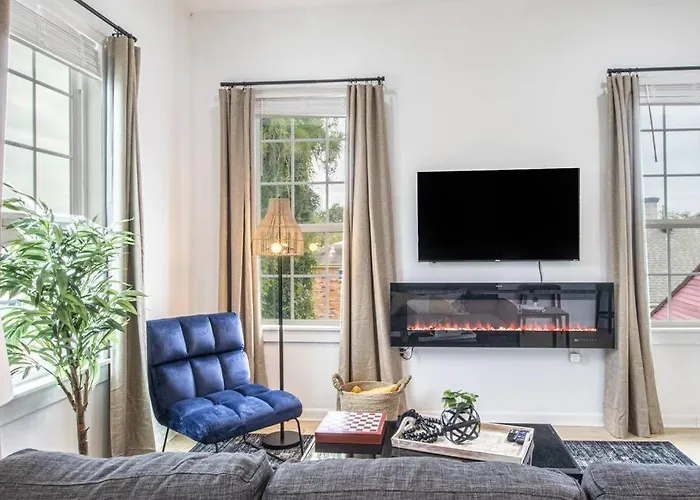 Upscale Loft Downtown Nola 2835