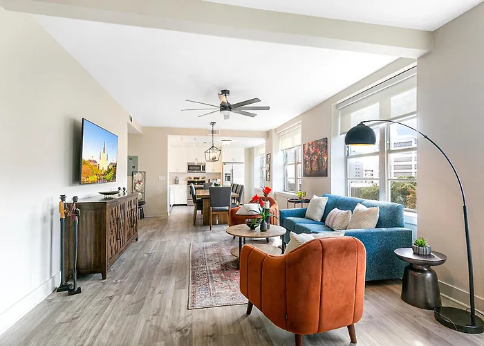 Lively 4Br Condo Steps To French Quarter