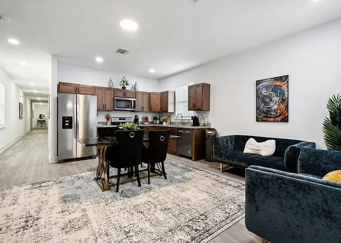 Grand 10-Bedroom Oasis In Nola