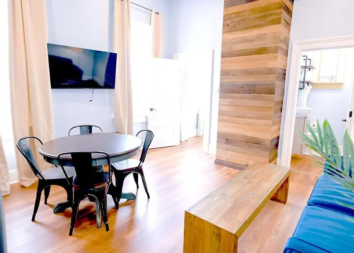 Governors Apartment - 2 Bedroom - Steps To Fq