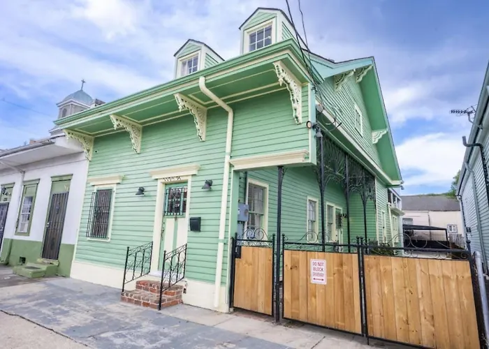 Mandeville Creole Cottage - 3 Bed-2 Bath